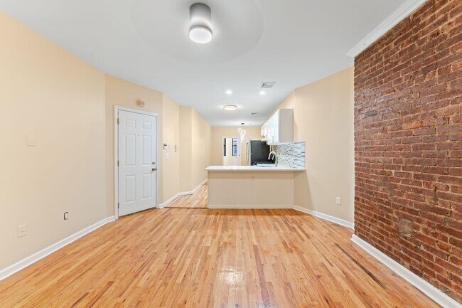 Building Photo - 378 Baldwin Ave