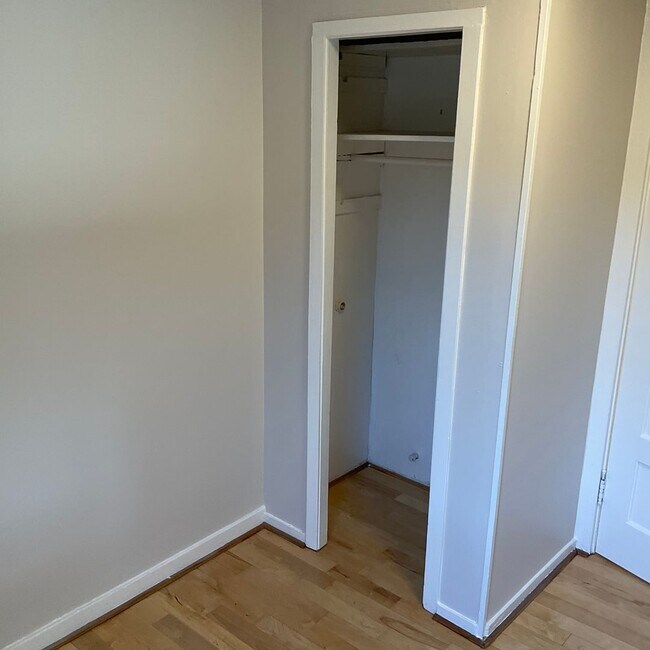 Building Photo - 272 S Grand St