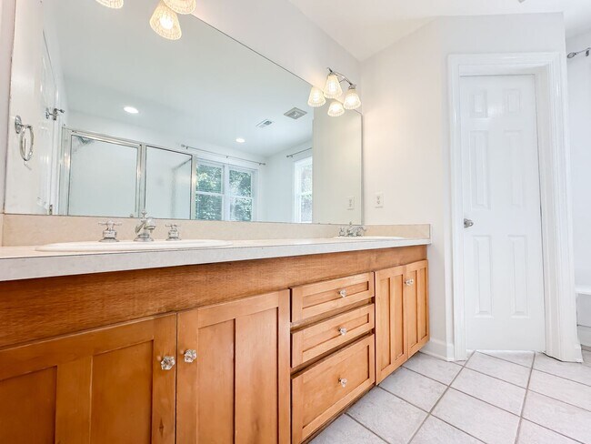 Building Photo - Cozy Oasis in Wake Forest!