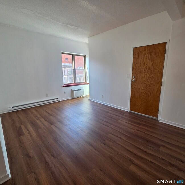 Building Photo - 52 Atwood St