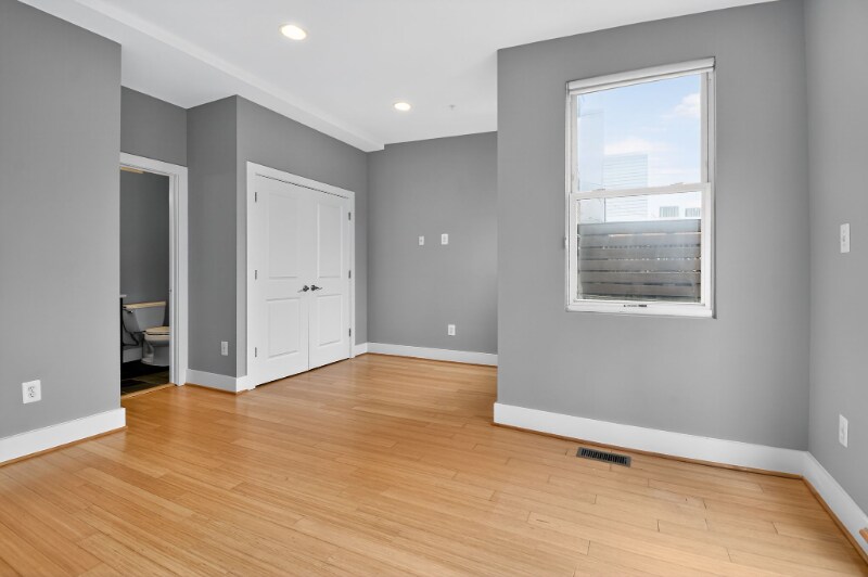 Building Photo - 1241 Kenyon St NW