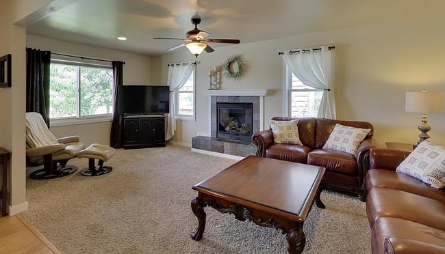 Building Photo - Beautiful Single Family Home!