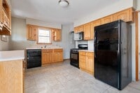 Building Photo - Bloomfield SFH 3 bedroom 1 BR With Off Street Parking/Fenced Yard