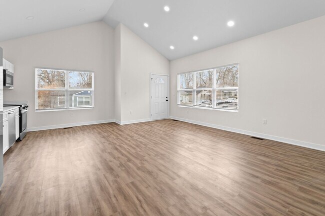 Building Photo - 4448 Evanston Ave