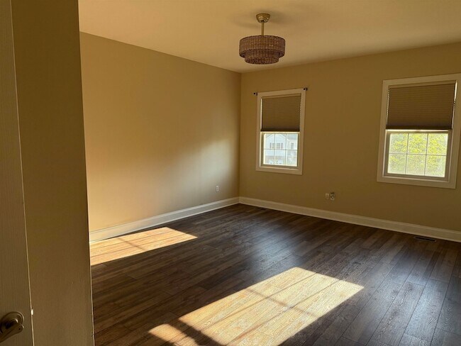 Building Photo - 2536 Blossom Trail W