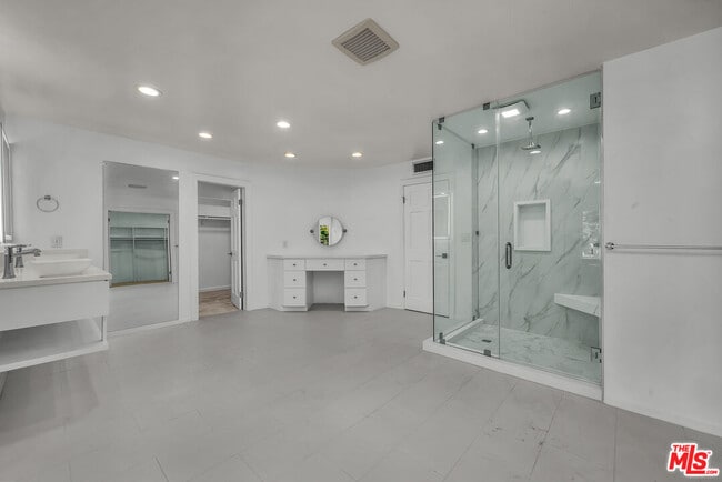 Building Photo - 17606 Camino De Yatasto