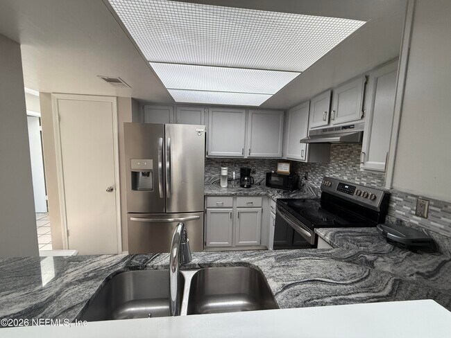 Building Photo - 2360 Bitternut Way