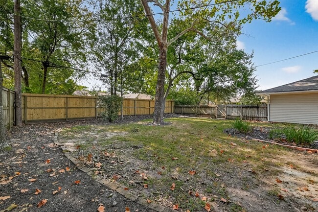 Building Photo - 5215 Stillbrooke Dr