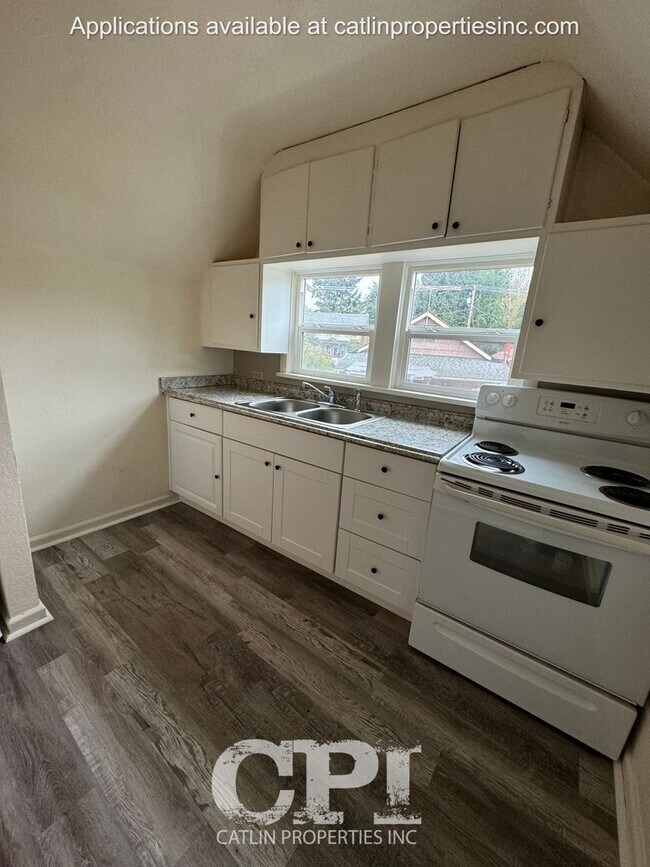 Building Photo - 409 Long Ave