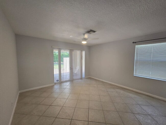 Building Photo - Bright + Spacious Home for Rent in West La...