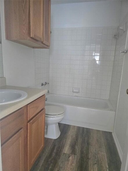 Building Photo - 2837 Southampton Way