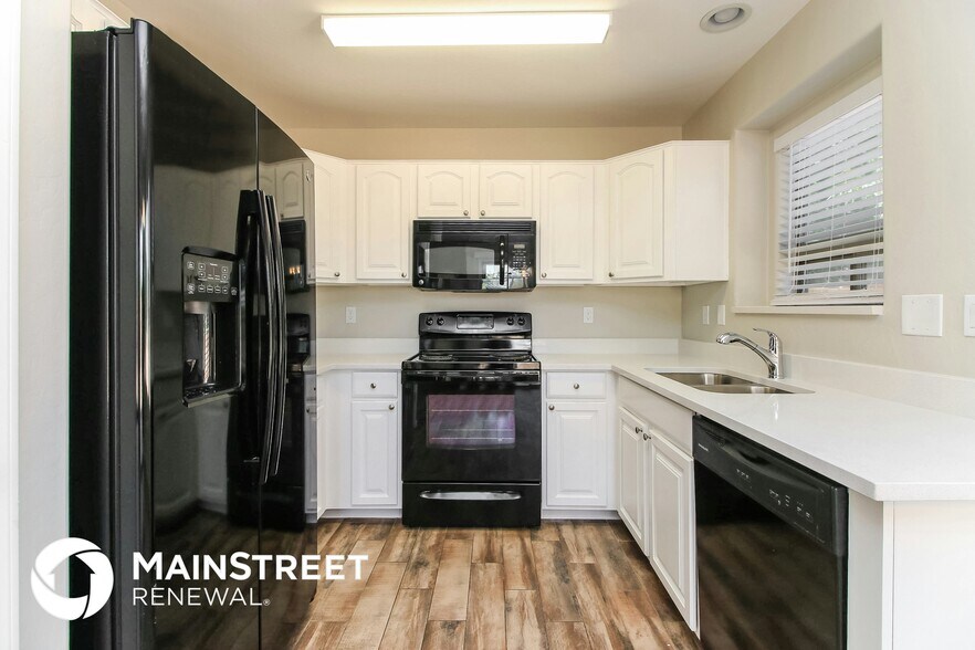 Building Photo - 1320 E Julie Ave