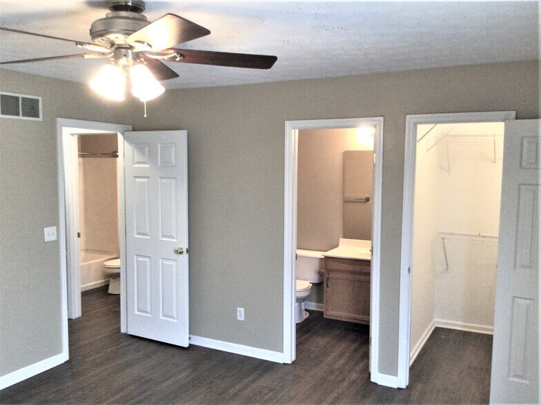 Building Photo - 221 Choctaw Cir