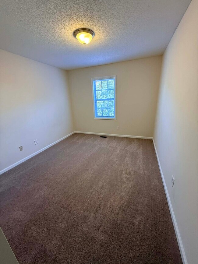 Building Photo - 1217 Cross Creek Cir