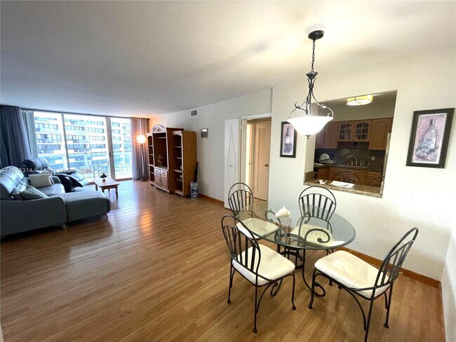 Building Photo - 5161 Collins Ave