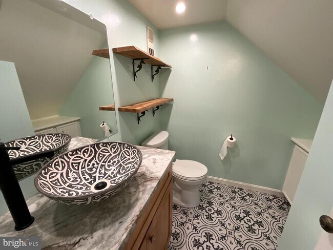 Building Photo - 3719 Ingalls Ave