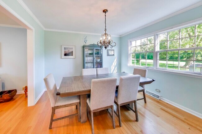 Building Photo - 21301 N Woodland Ave