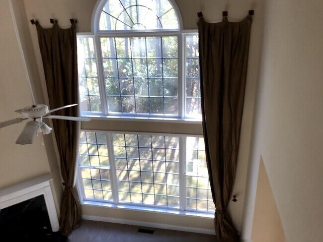 Building Photo - 527 Huntington Downs