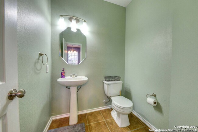 Building Photo - 3 Bedroom/2.5 Bathroom Home Located in Bentwood Ranch