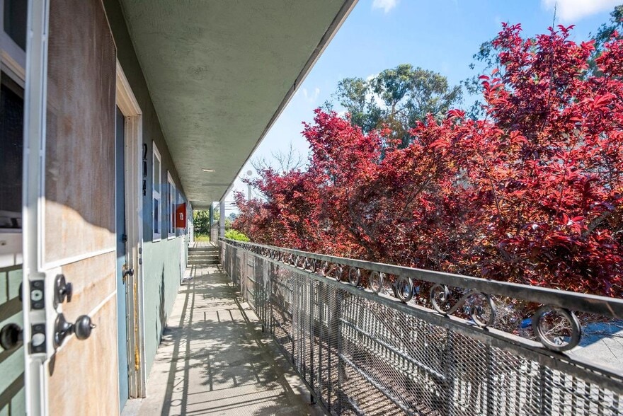 Building Photo - Unit 204