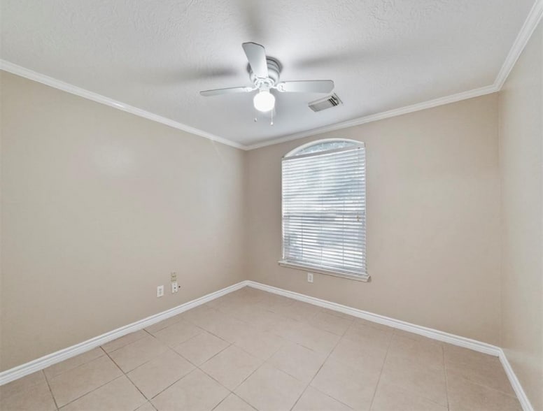 Building Photo - 15927 Breanna Ln
