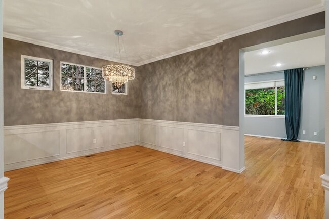Building Photo - A Beautiful Picture Perfect Home with 4 Be...