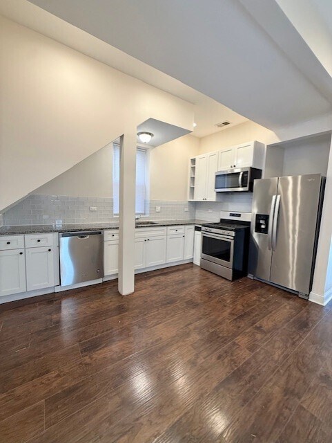 Building Photo - 1325 S Komensky Ave