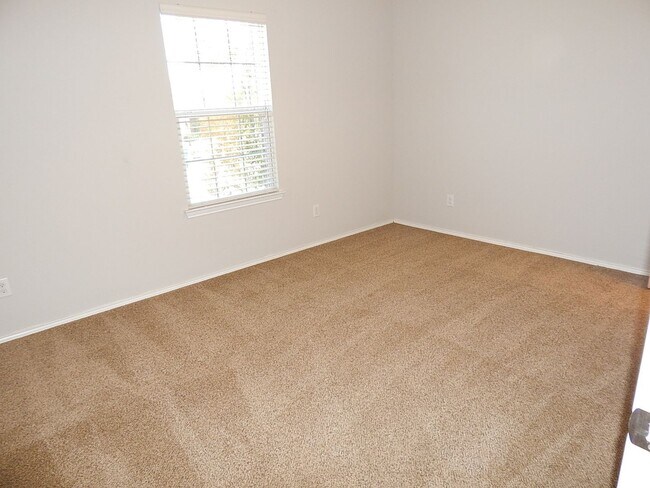 Building Photo - Spacious Updated Home in Spring Meadows Near Vernon Elementary with Tankless Water Heater and Com...