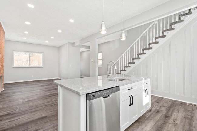 Building Photo - Stunning 4 bedroom home in Pittsburgh avai...