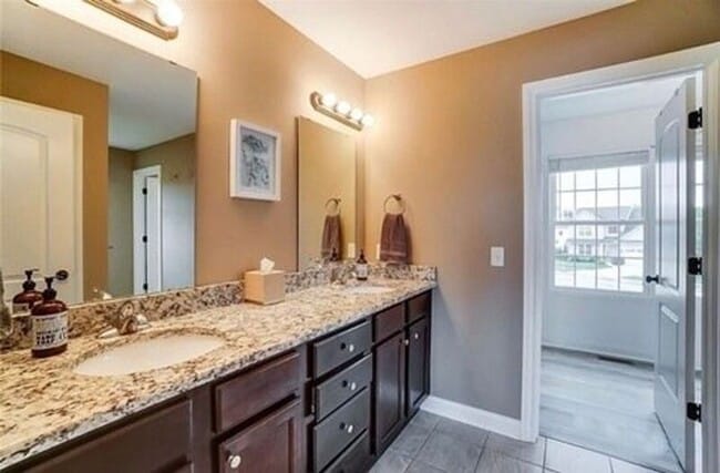 Building Photo - 8914 Red Hawk Ct