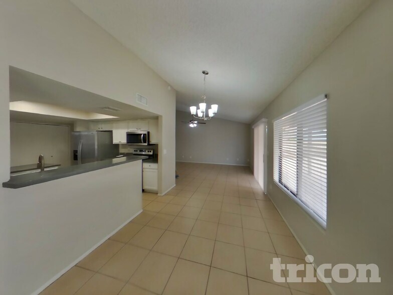 Building Photo - 7631 W Cheryl Dr