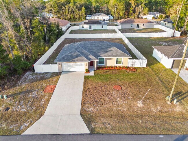 Building Photo - 3BR, 2BA Available Now with Fenced Yard and New Floors, North Marion Oaks