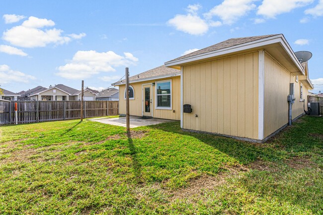 Building Photo - Charming Home Located on the Southside