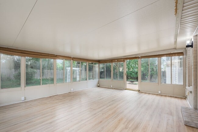 Building Photo - Charming 2-Bedroom Home with Sunroom in th...