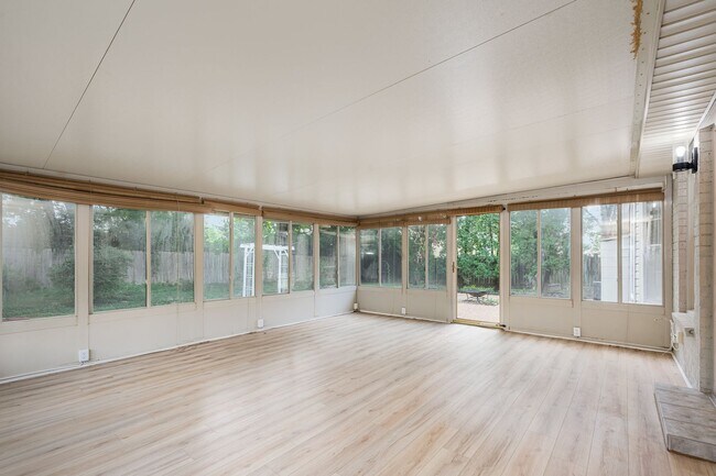 Building Photo - Charming 3- Bedroom Home with Sunroom in t...