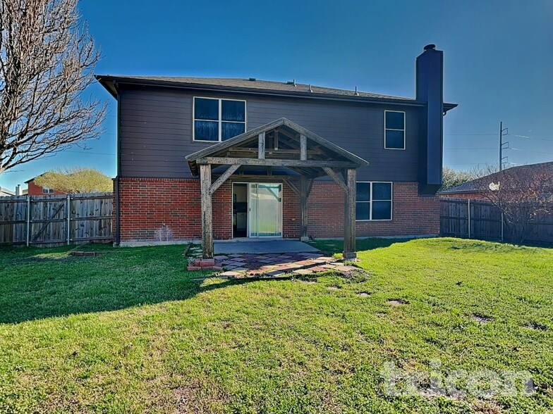 Building Photo - 210 Vivian Dr