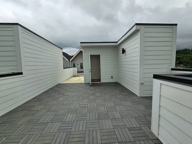 Building Photo - 522 Cliff Cir