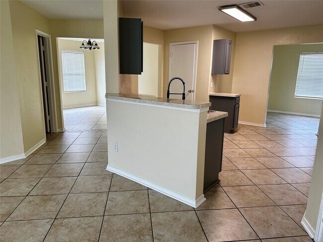 Building Photo - 15410 Apple Bloom Way
