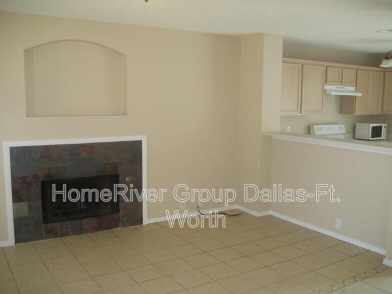Building Photo - 2304 Hampton Dr