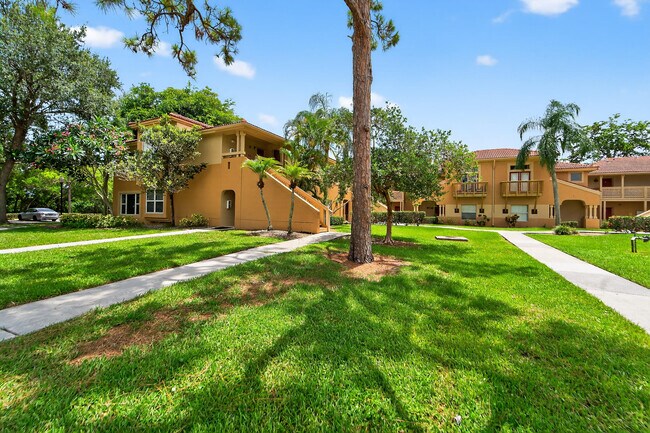 Building Photo - 4807 Via Palm Lakes Via