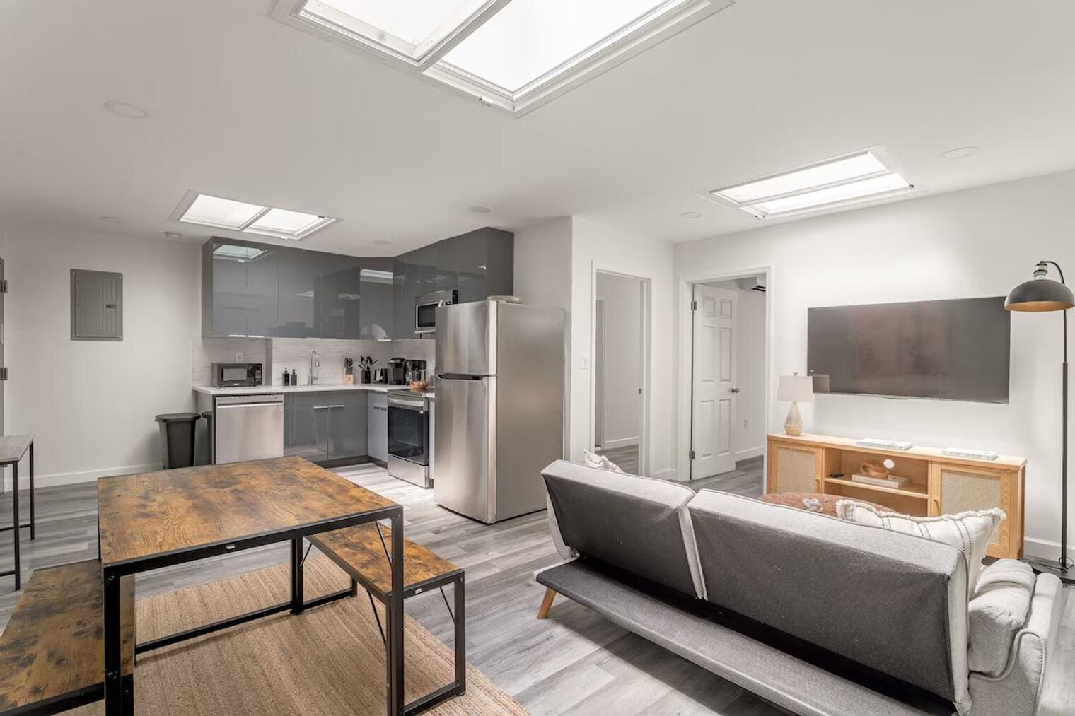 Building Photo - 218 E 104th St