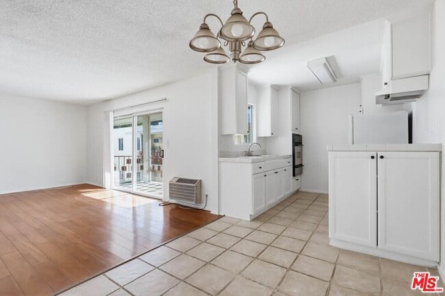 Building Photo - 515 N Alfred St