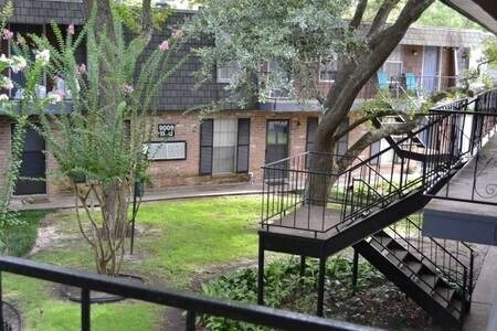 Building Photo - 9005 Gaylord Dr