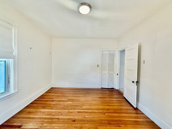 Building Photo - 44 Gray St