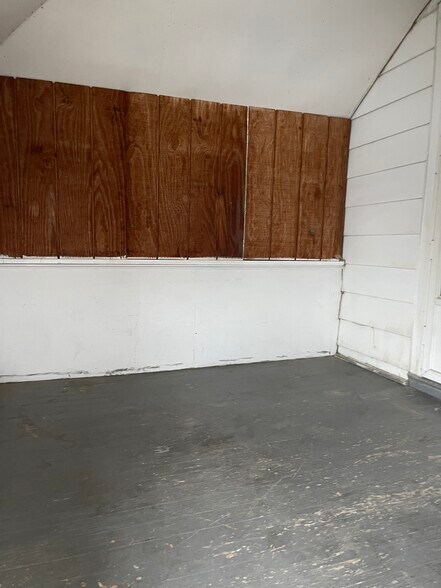 Building Photo - 230 Pritchard Ave