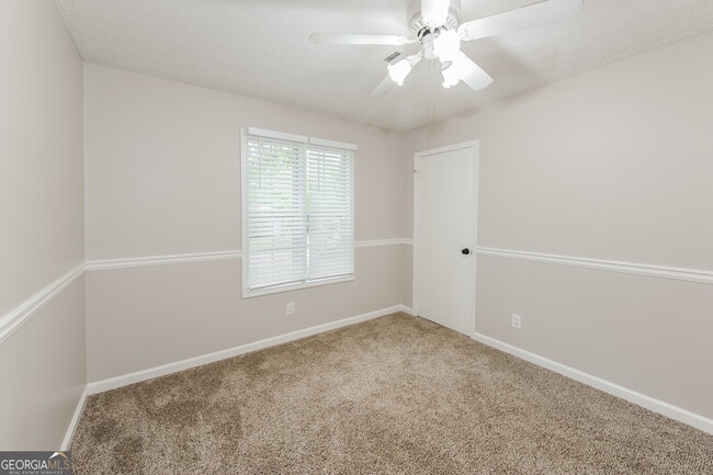Building Photo - 129 Riverchase Dr