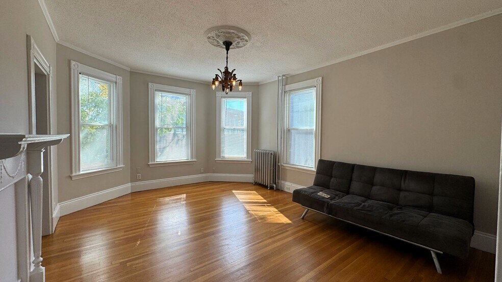 Building Photo - 797 Cambridge St