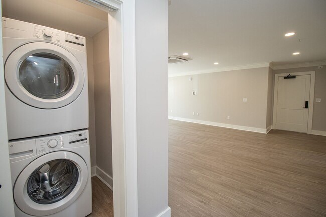 Building Photo - Sophisticated Downtown Living with Historic Charm