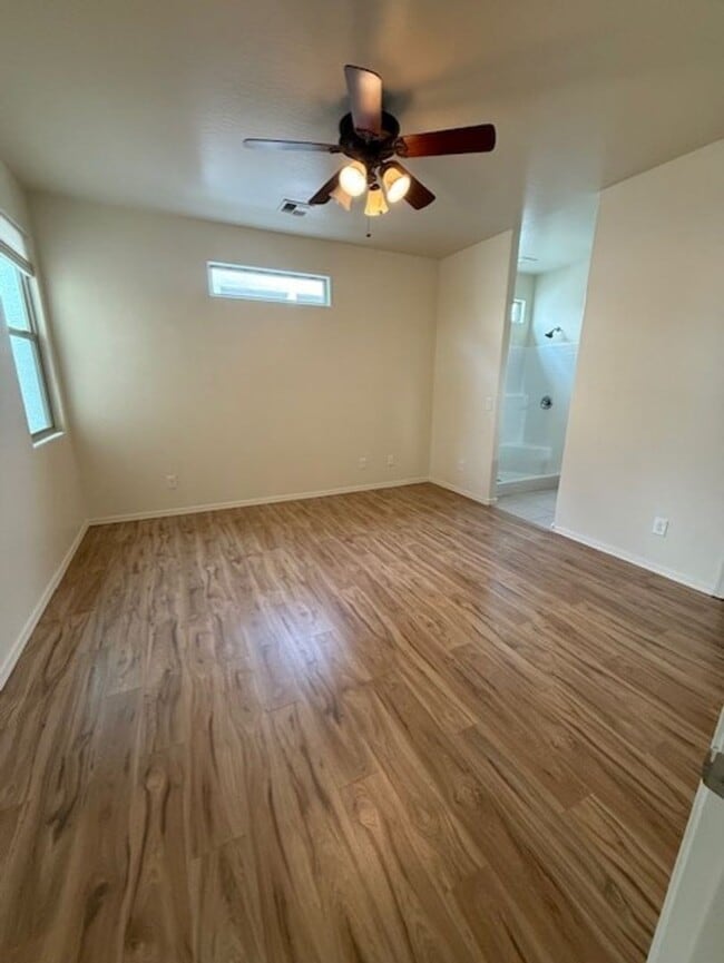 Building Photo - Price Reduced!! 3 bed 2 Bath in The Villas on Elm Contact Property Pros Property Management