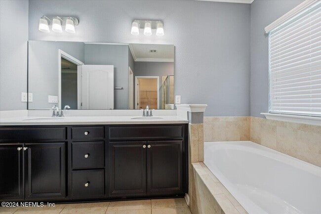 Building Photo - 13 Pantano Vista Way